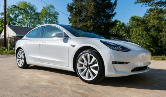 Tesla Model 3 – Mangelhaftigkeit Autopilot wegen Phantombremsungen